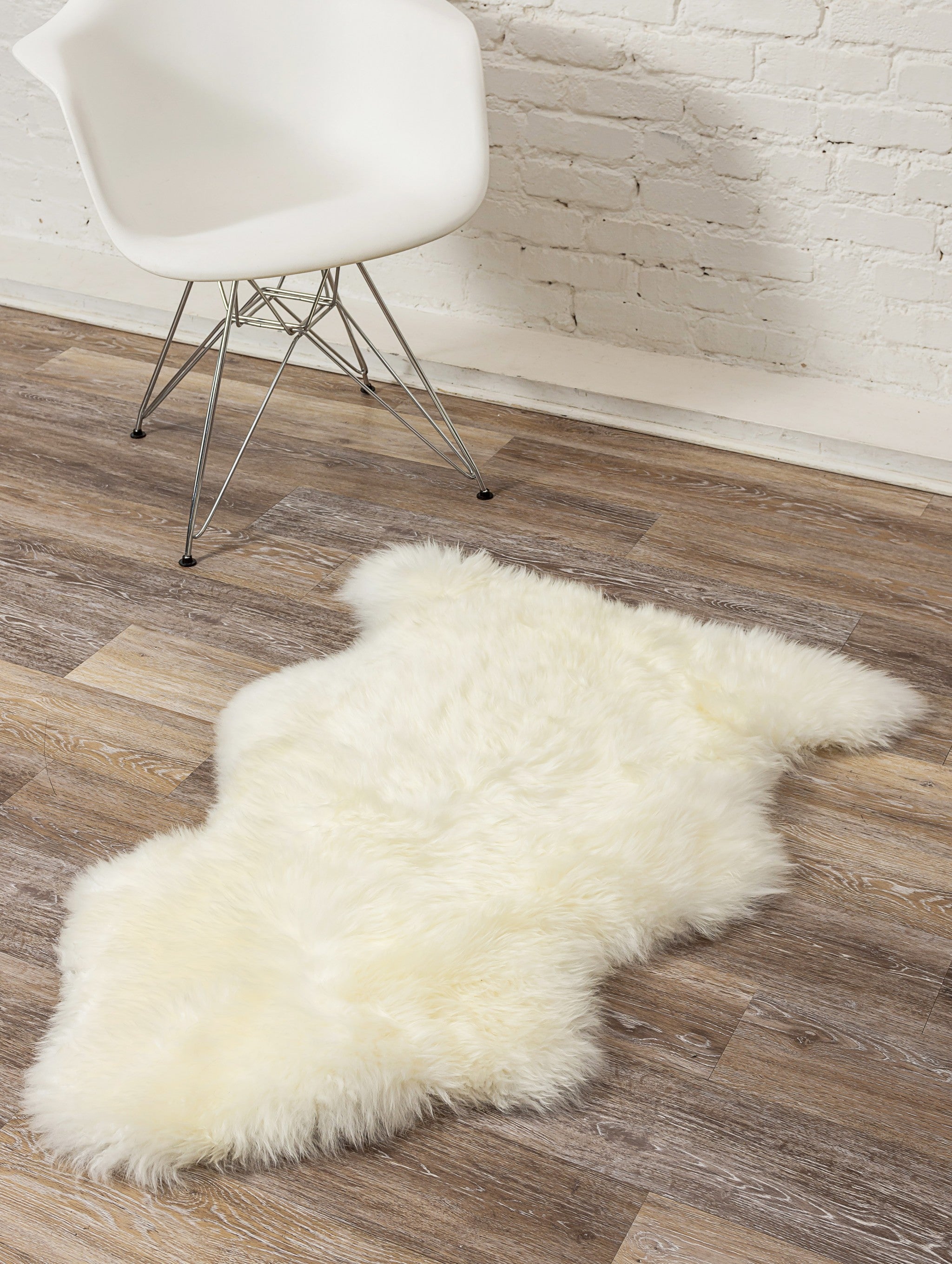 2' X 3'  White Natural New Zealand Sheepskin Wool Area Rug