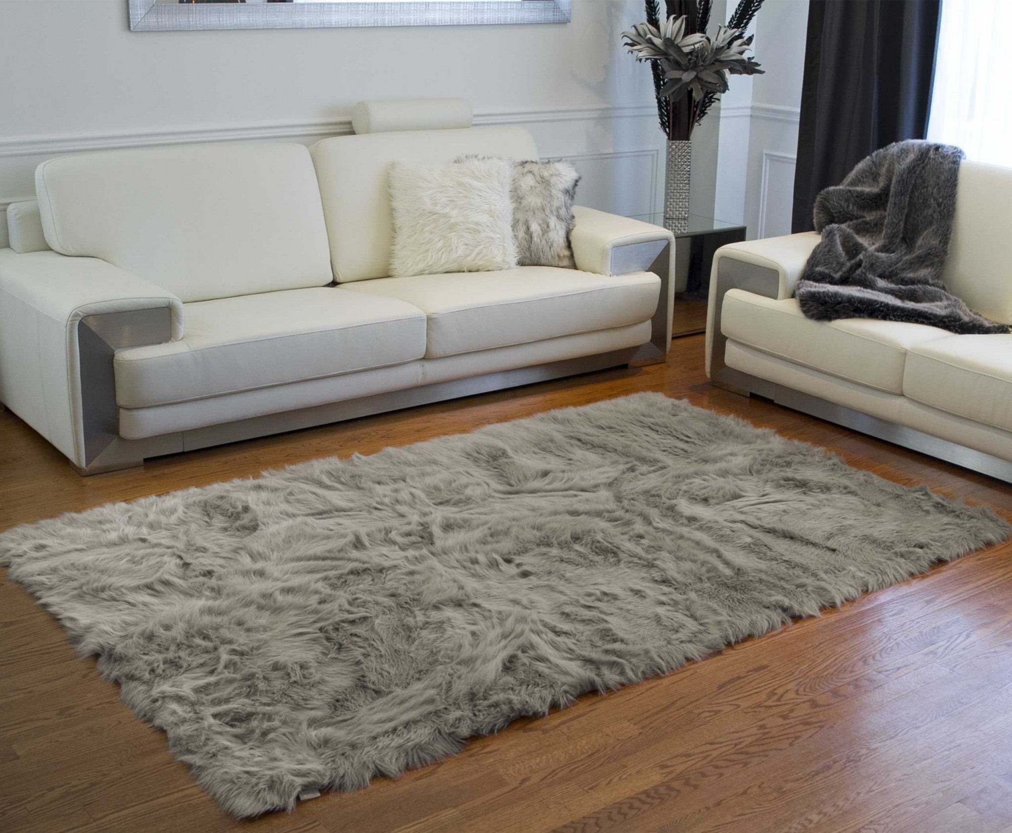 5' X 8' Gray Faux Sheepskin Area Rug