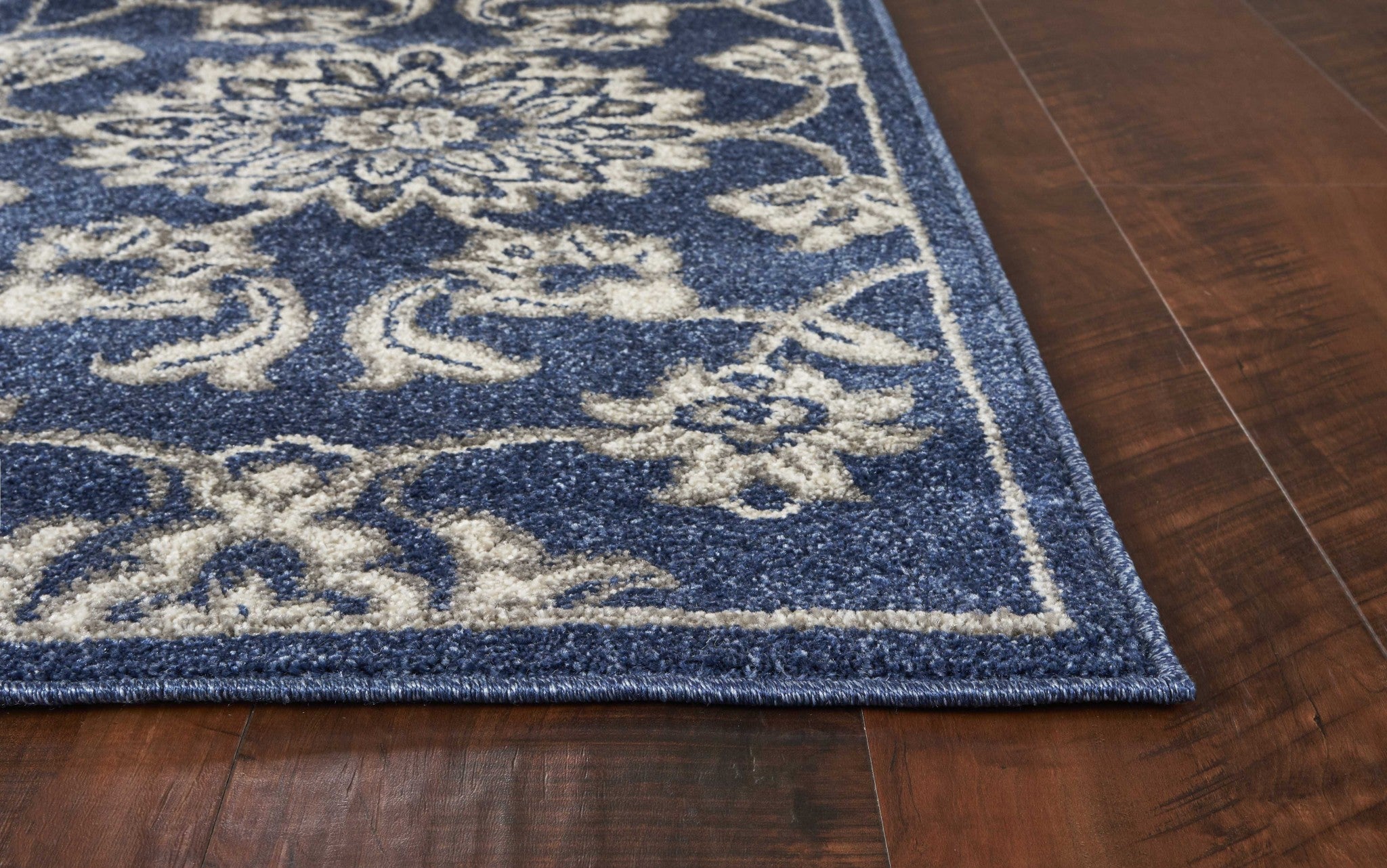 2' X 3' Denim Floral Uv Treated Accent Rug