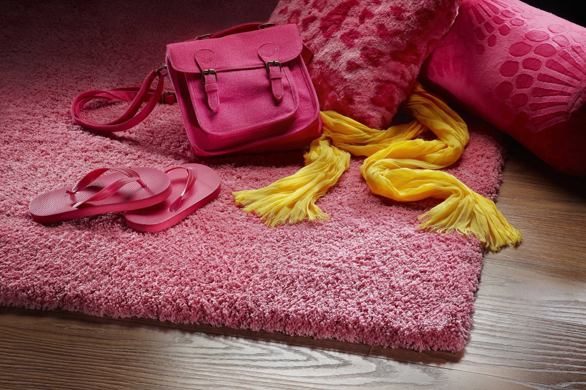 2'X4' Hot Pink Indoor Shag Rug