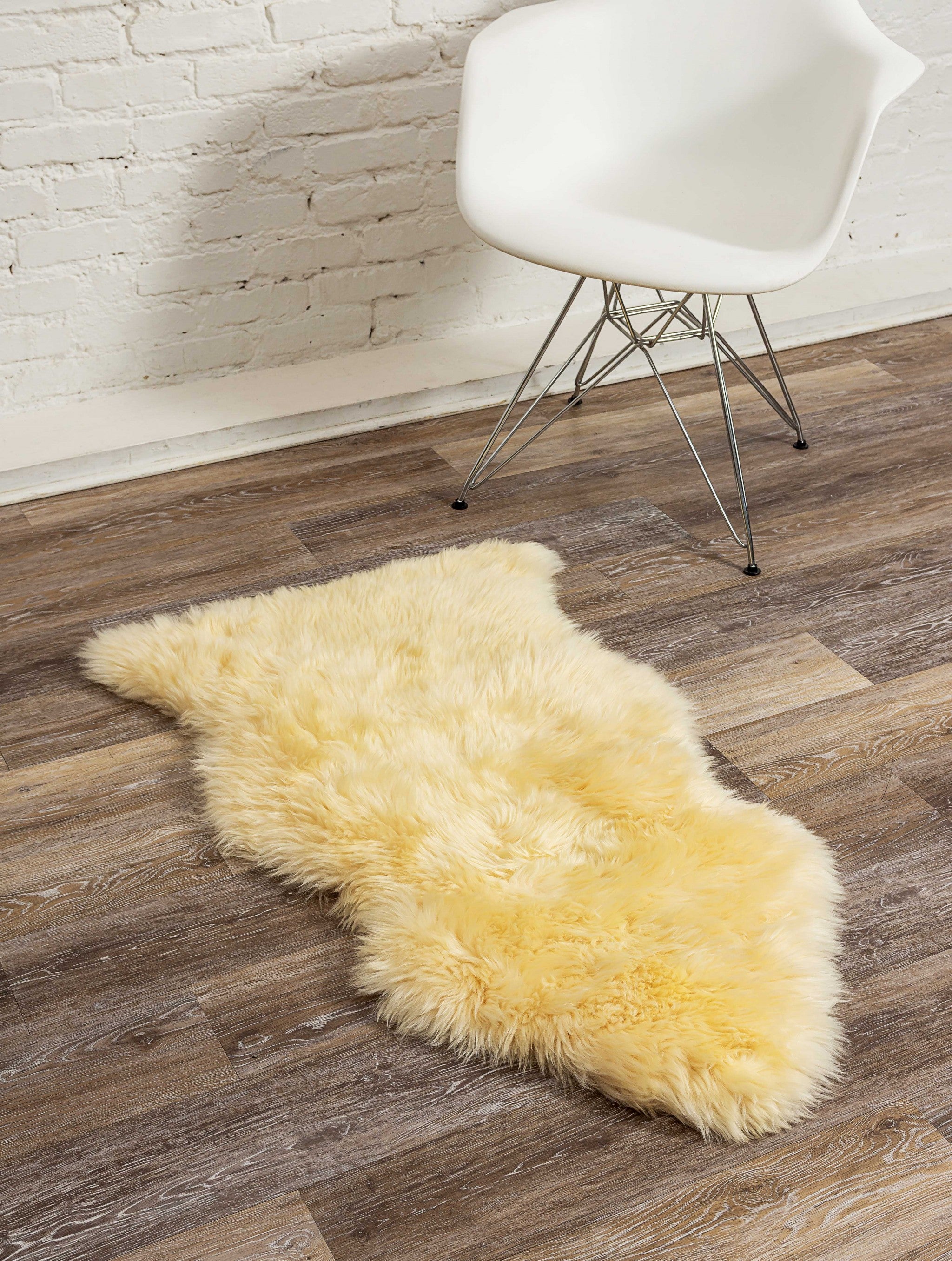 2' X 3' Cream New Zealand Natural Sheepskin Rug