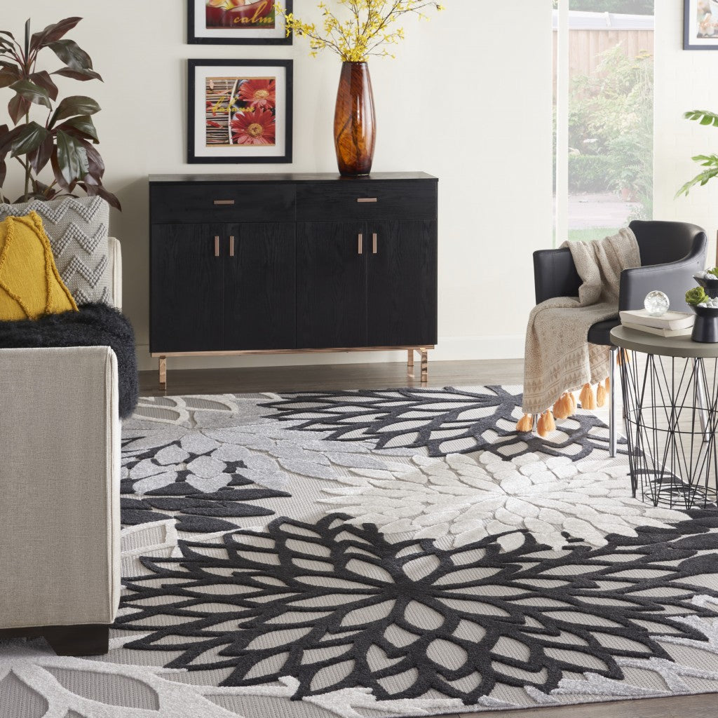 8' X 11' Black And White Floral Indoor Outdoor Area Rug