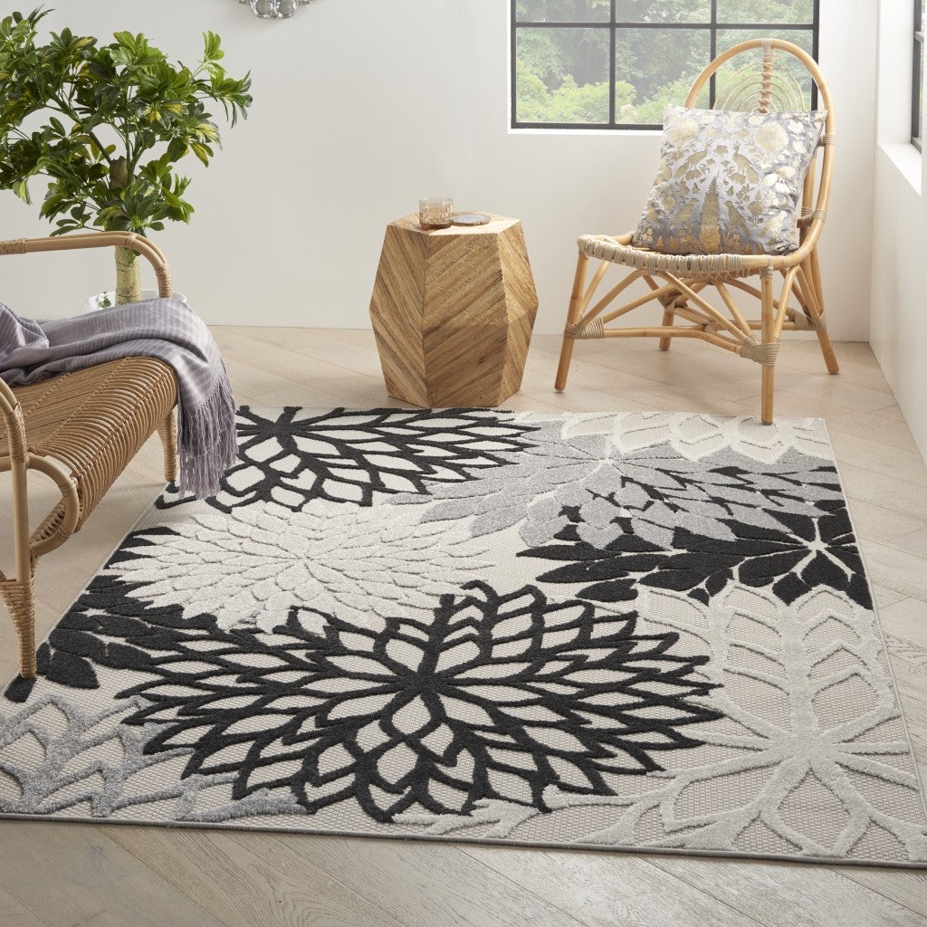 5' X 7' Black And White Floral Indoor Outdoor Area Rug