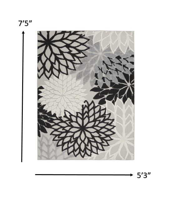 5' X 7' Black And White Floral Indoor Outdoor Area Rug