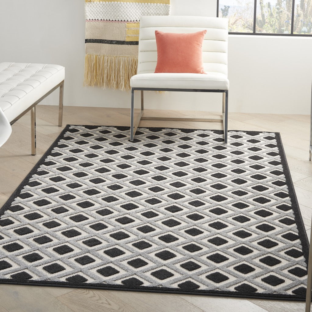 4' X 6' Black And White Geometric Indoor Outdoor Area Rug