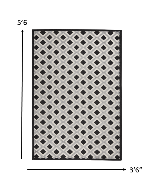 4' X 6' Black And White Geometric Indoor Outdoor Area Rug