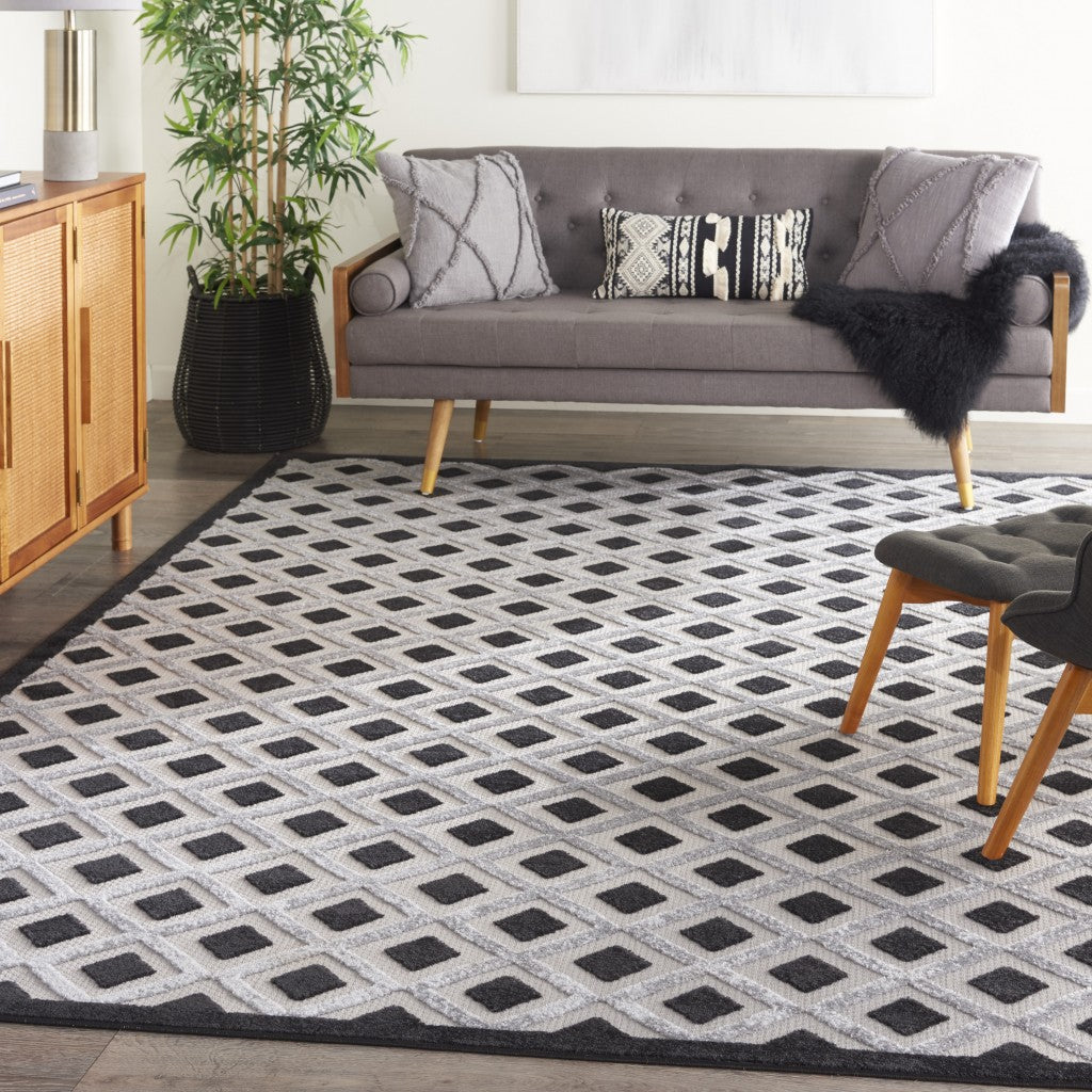 7' X 10' Black And White Geometric Indoor Outdoor Area Rug