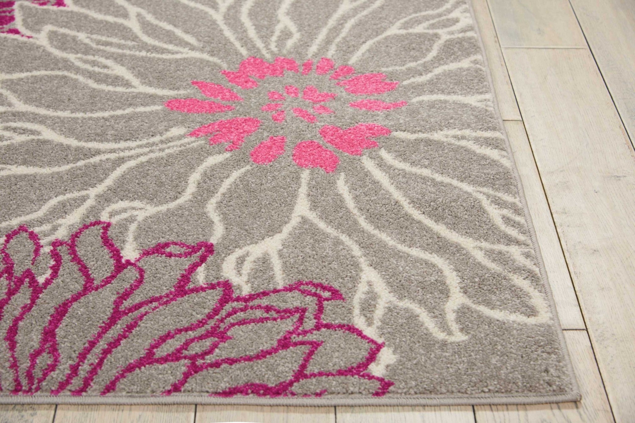 5' X 7' Gray Floral Dhurrie Area Rug