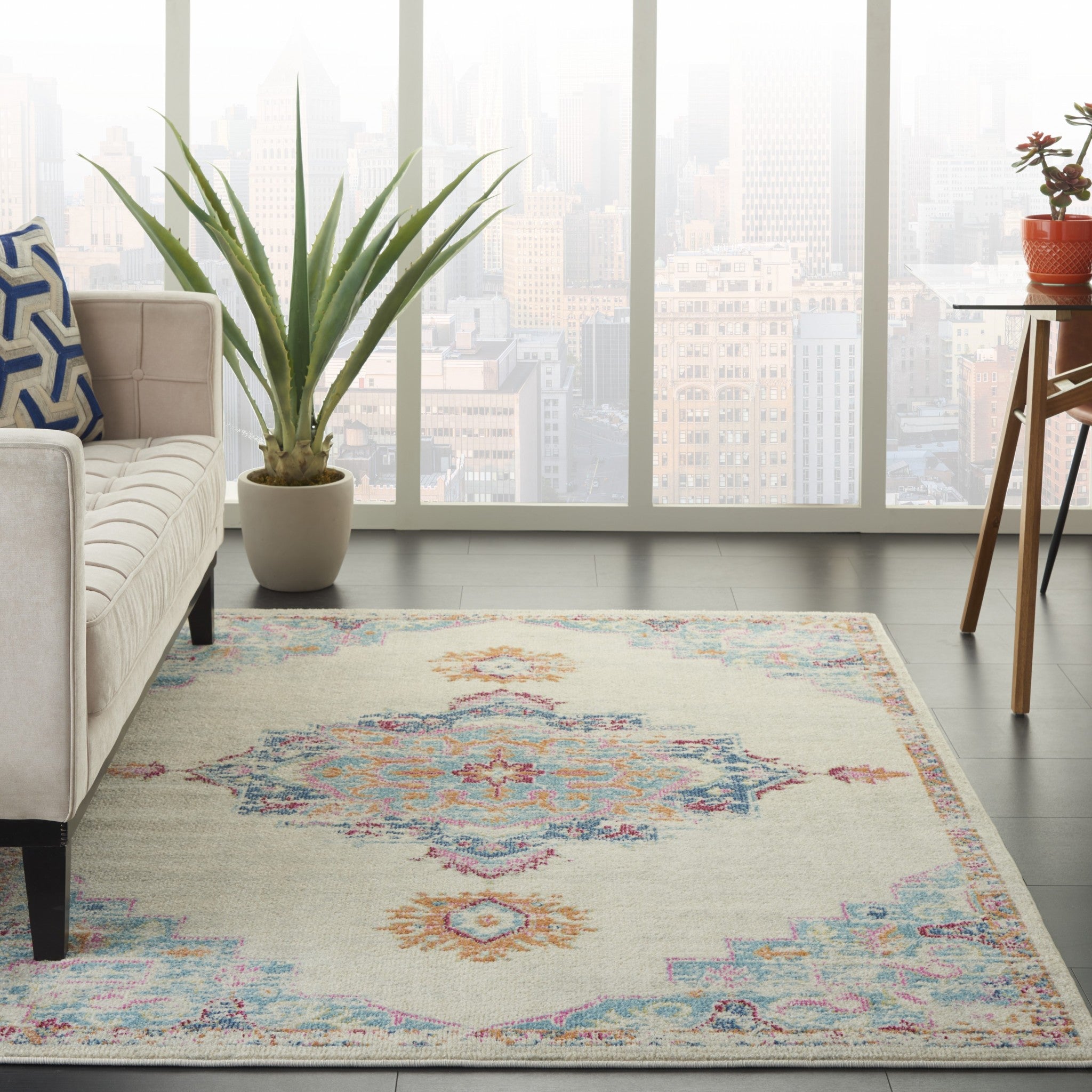 4' X 6' Gray And Ivory Power Loom Area Rug