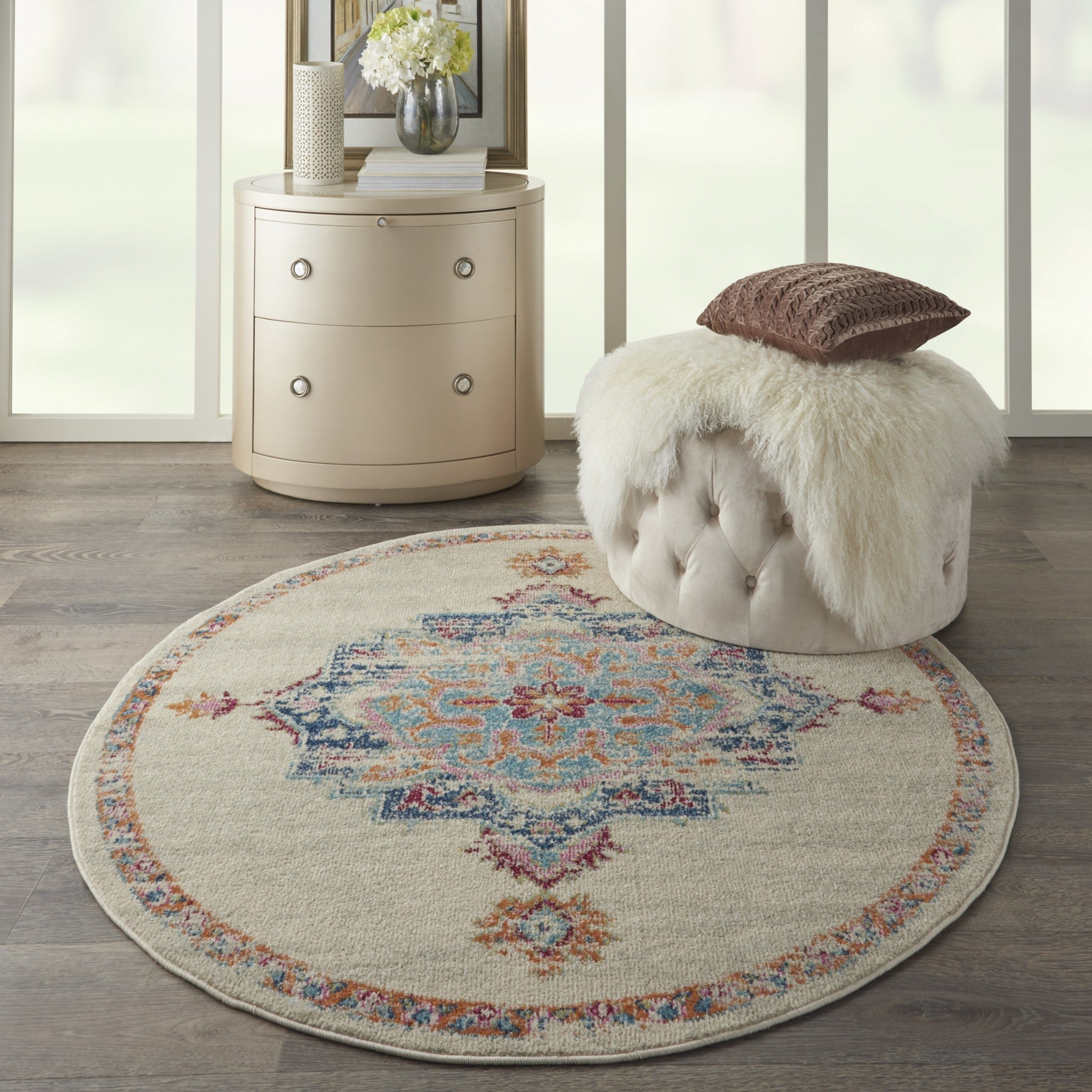 5' Gray And Ivory Round Power Loom Area Rug