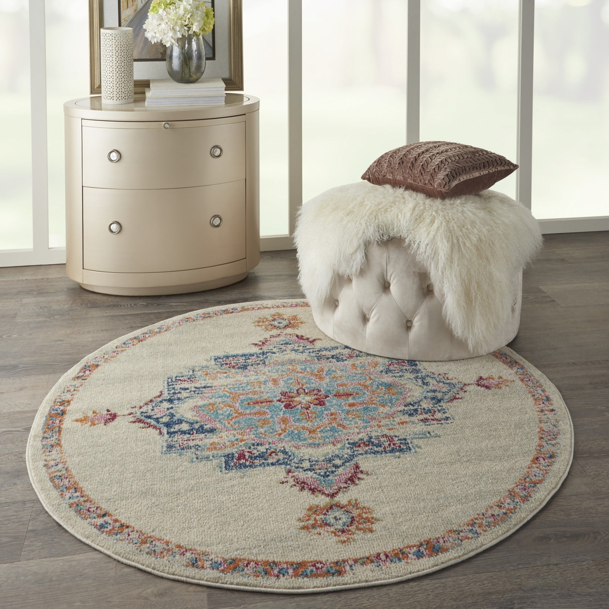 5' Gray And Ivory Round Power Loom Area Rug