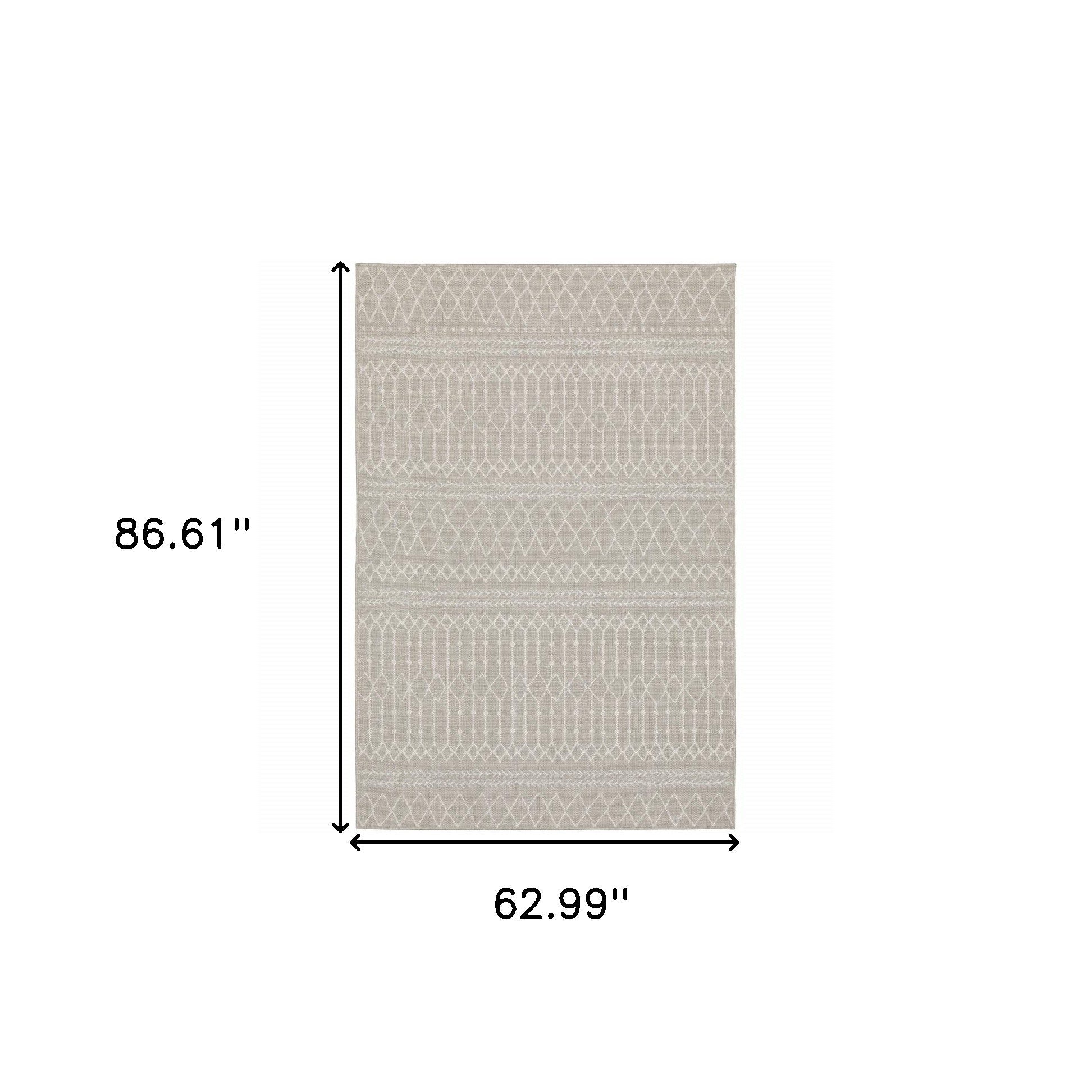 5' x 7' Gray and Ivory Indoor Outdoor Area Rug