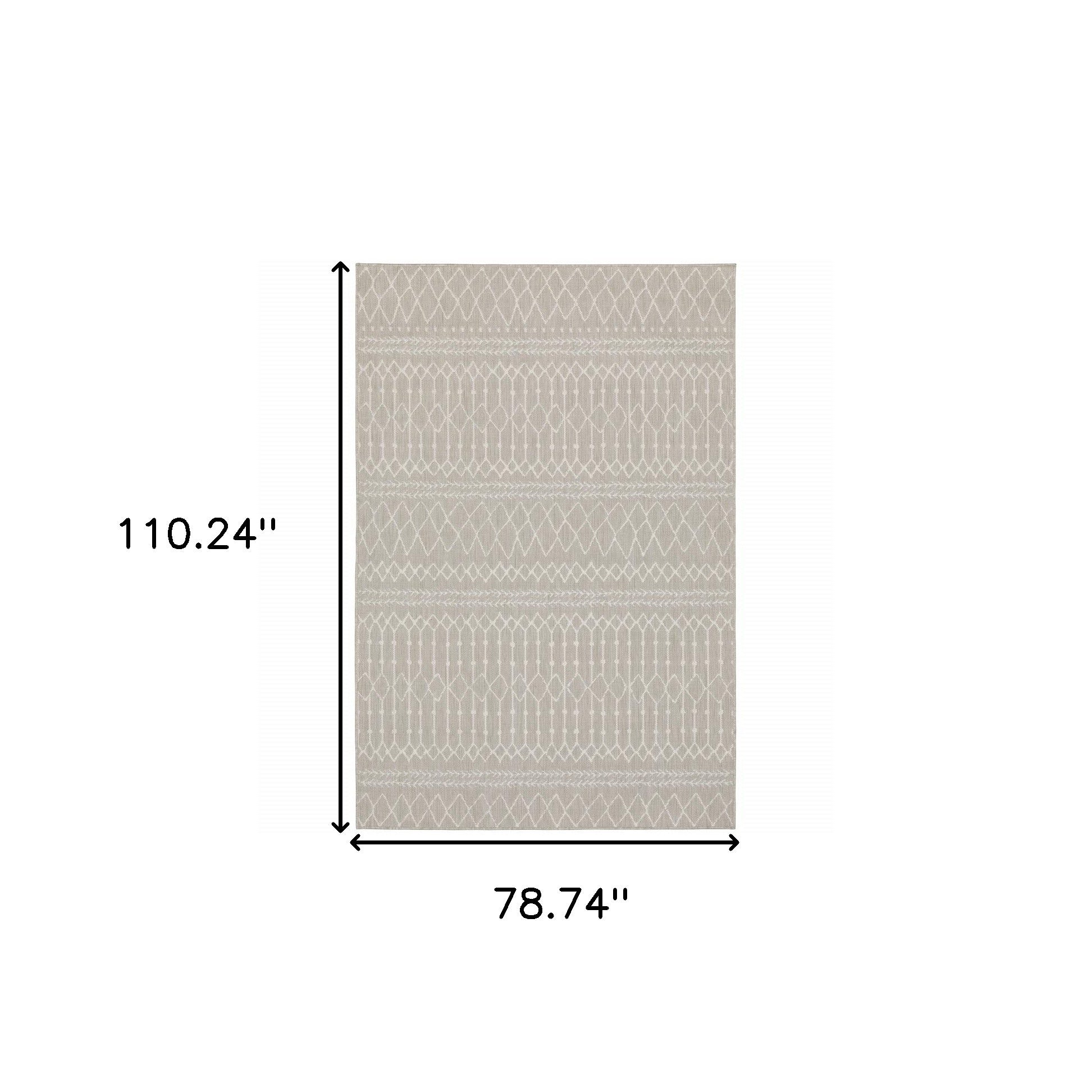 7' x 9' Gray and Ivory Indoor Outdoor Area Rug