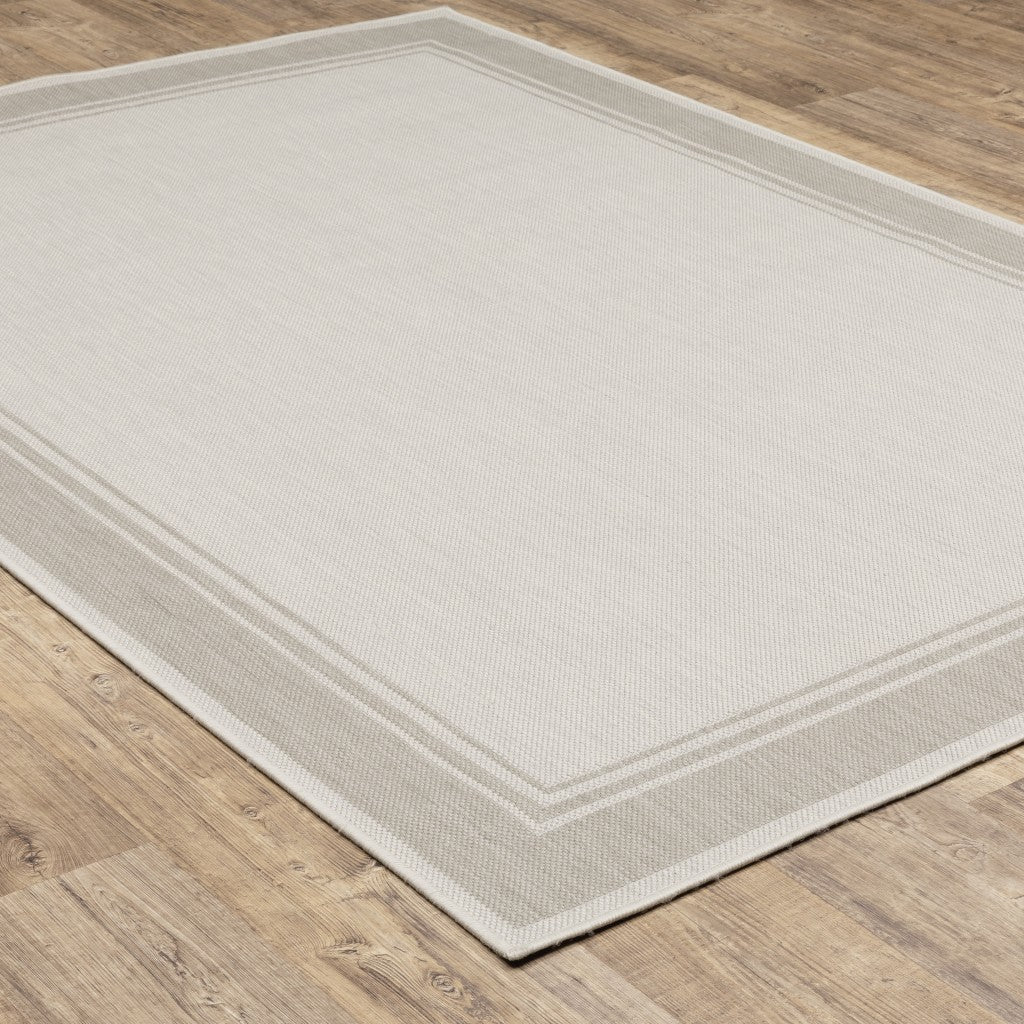 5' x 7' Gray and Ivory Indoor Outdoor Area Rug