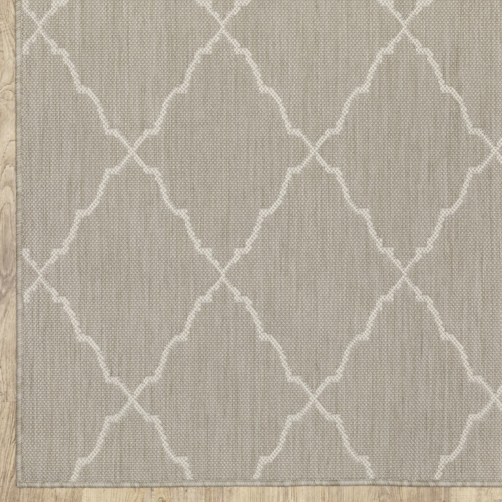 7' x 9' Gray and Ivory Indoor Outdoor Area Rug