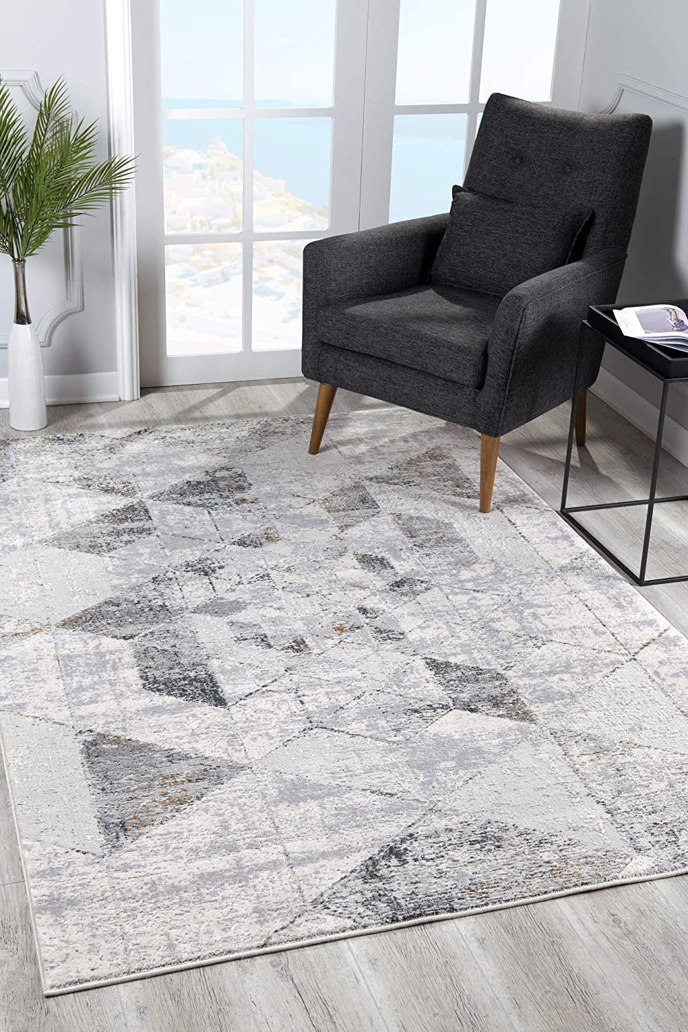 4' X 6' Gray And Ivory Geometric Area Rug