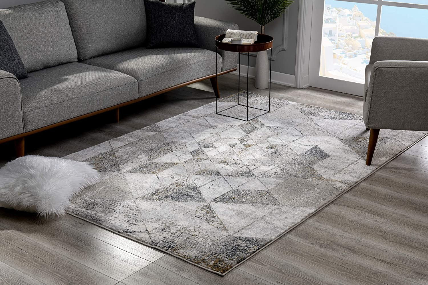 4' X 6' Gray And Ivory Geometric Area Rug