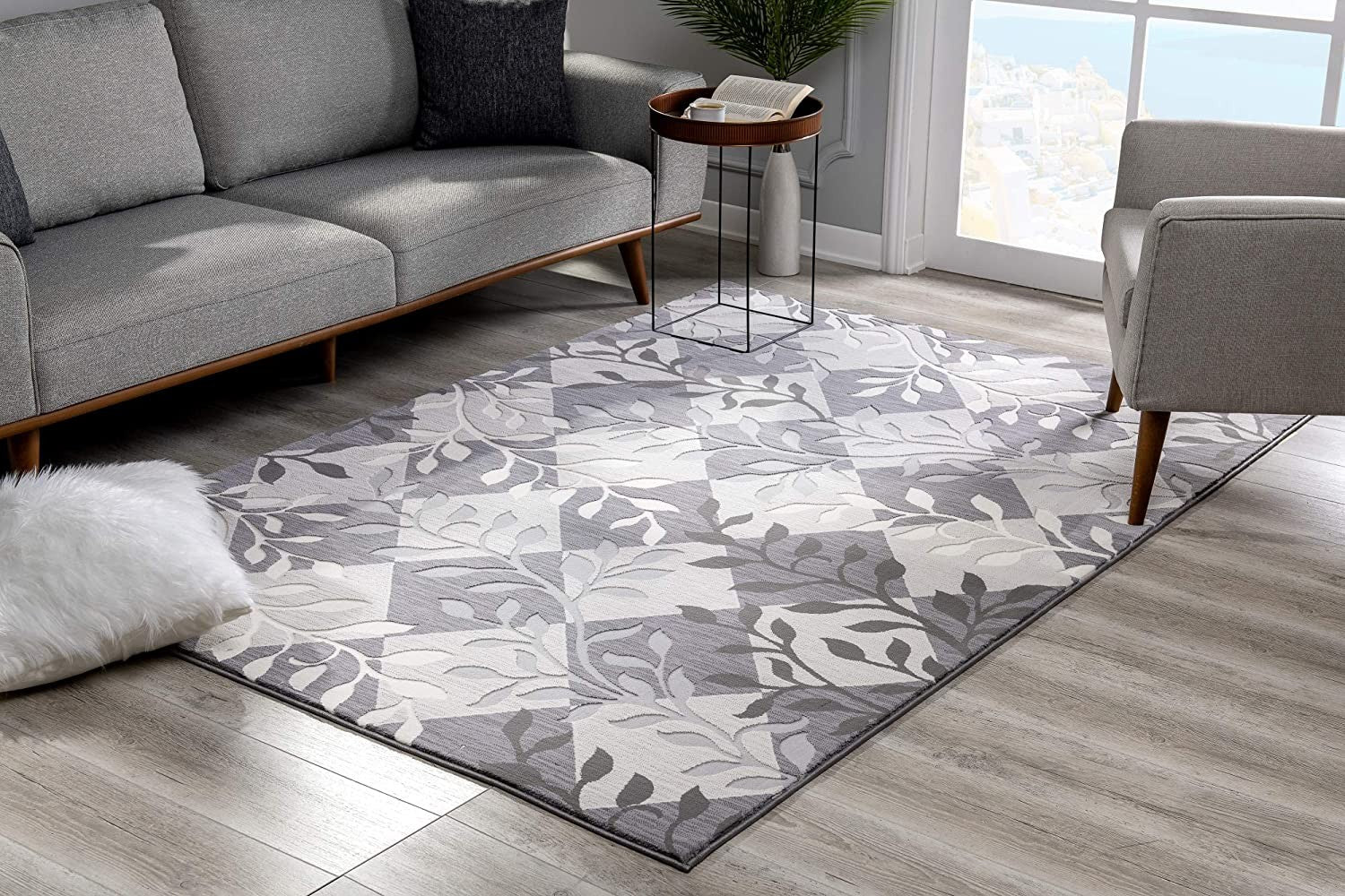 7’ X 10’ Gray Diamond And Vines Area Rug