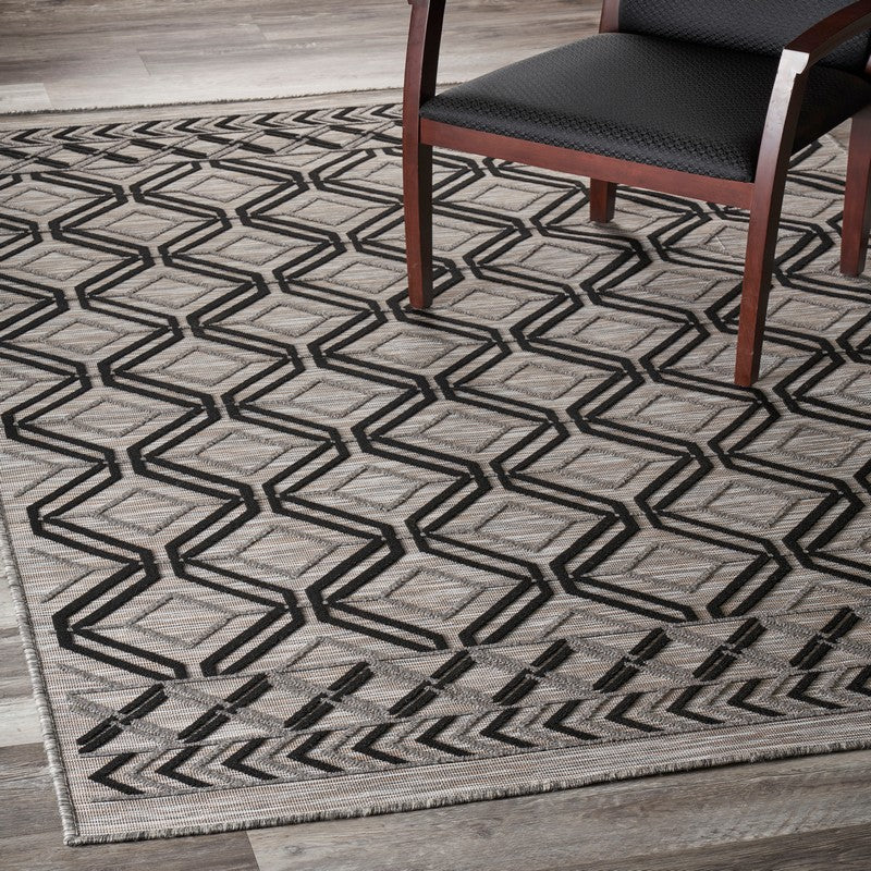 5' X 7' Black And Tan Indoor Outdoor Area Rug