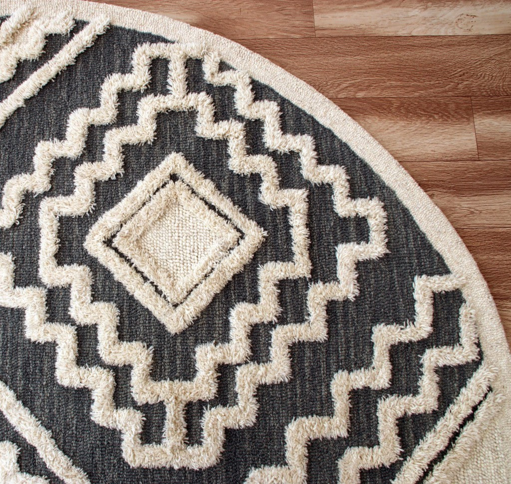 6’ Round Gray and Cream Geometric Area Rug