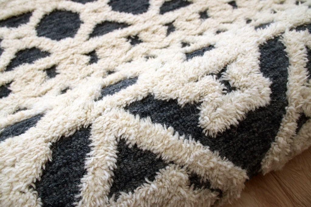 6' Blue And Ivory Round Wool Hand Tufted Area Rug