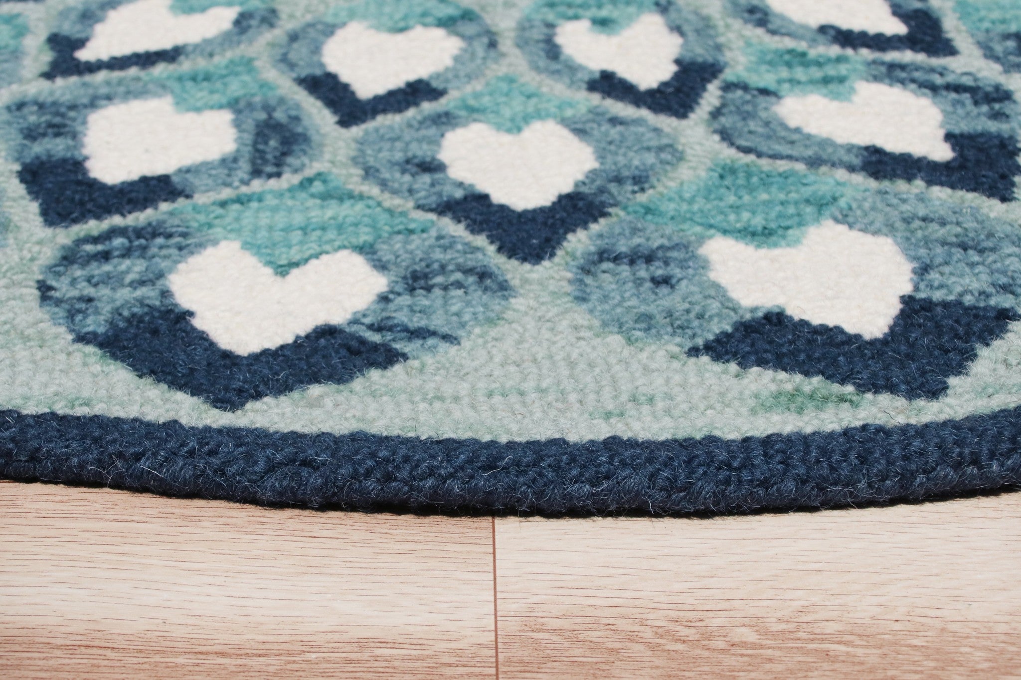 6' Blue And White Round Wool Hand Tufted Area Rug