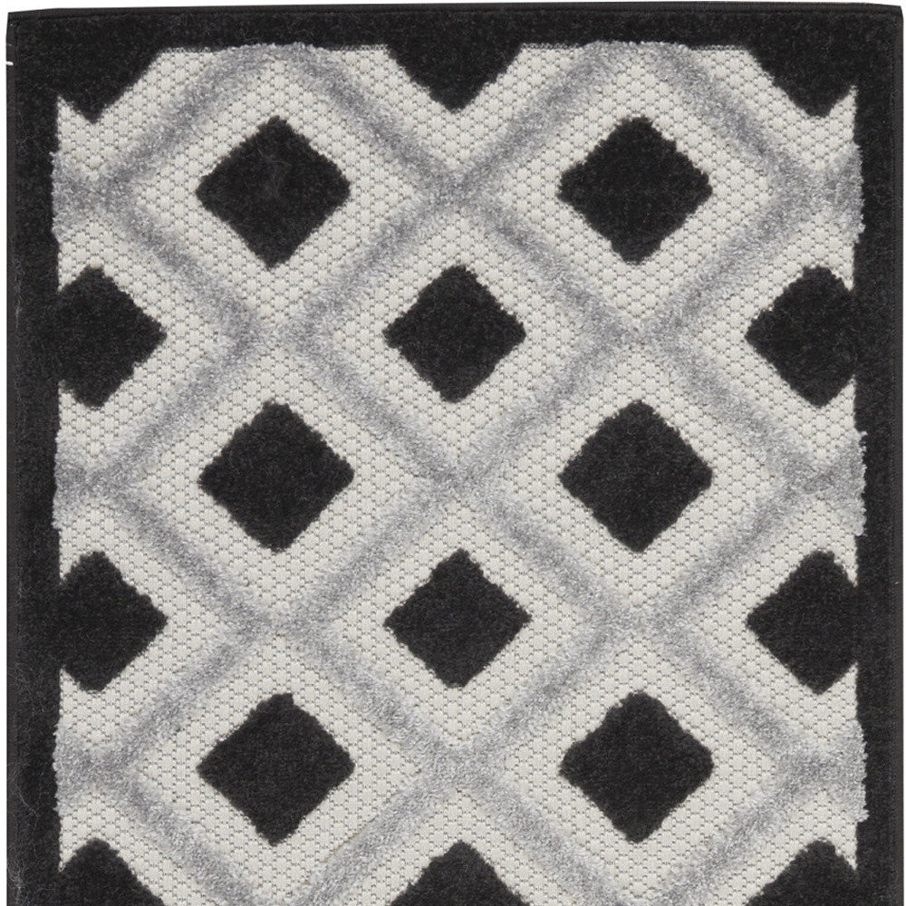 2' X 6' Black And White Gingham Non Skid Indoor Outdoor Runner Rug