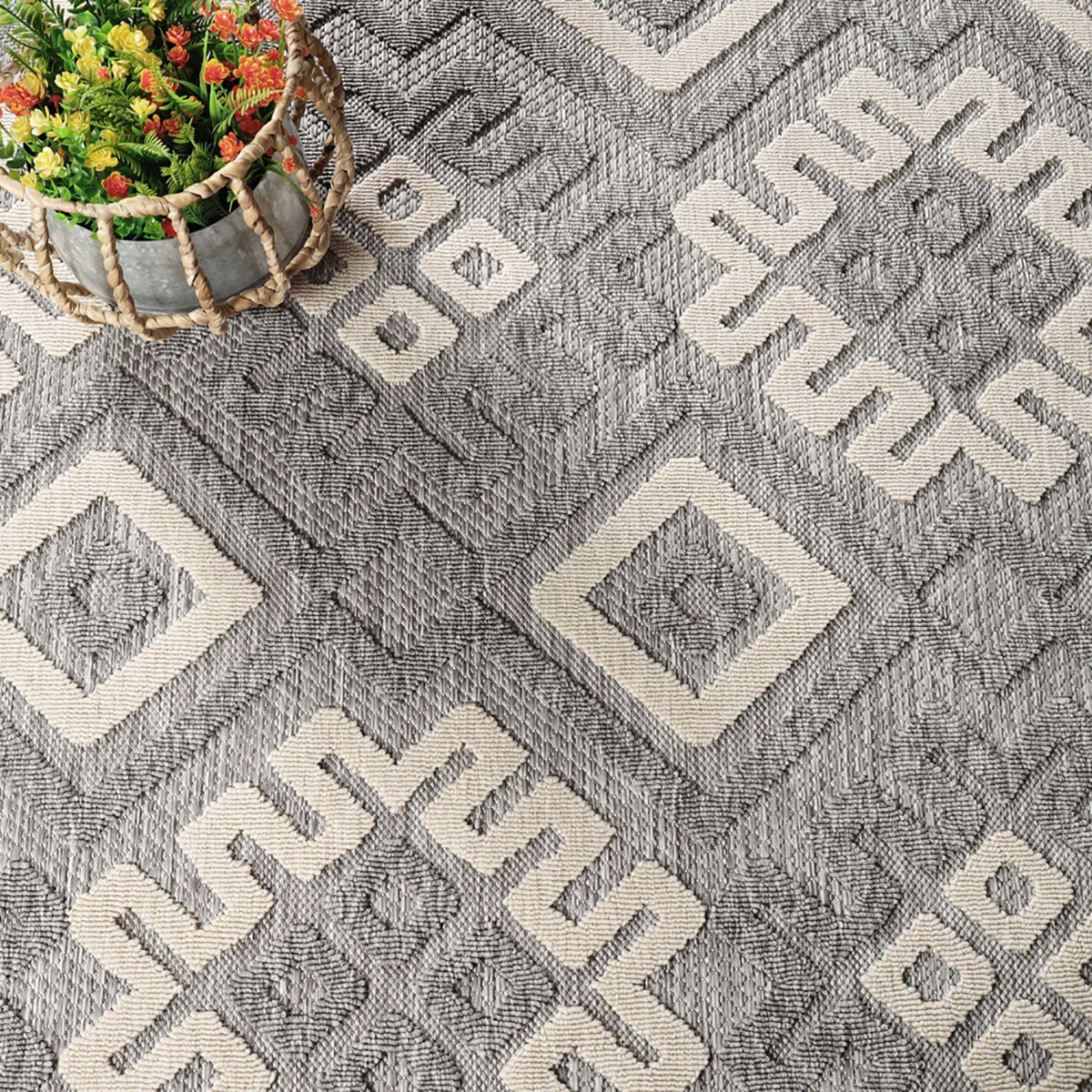 7' X 9' Grey Geometric Stain Resistant Non Skid Indoor Outdoor Area Rug