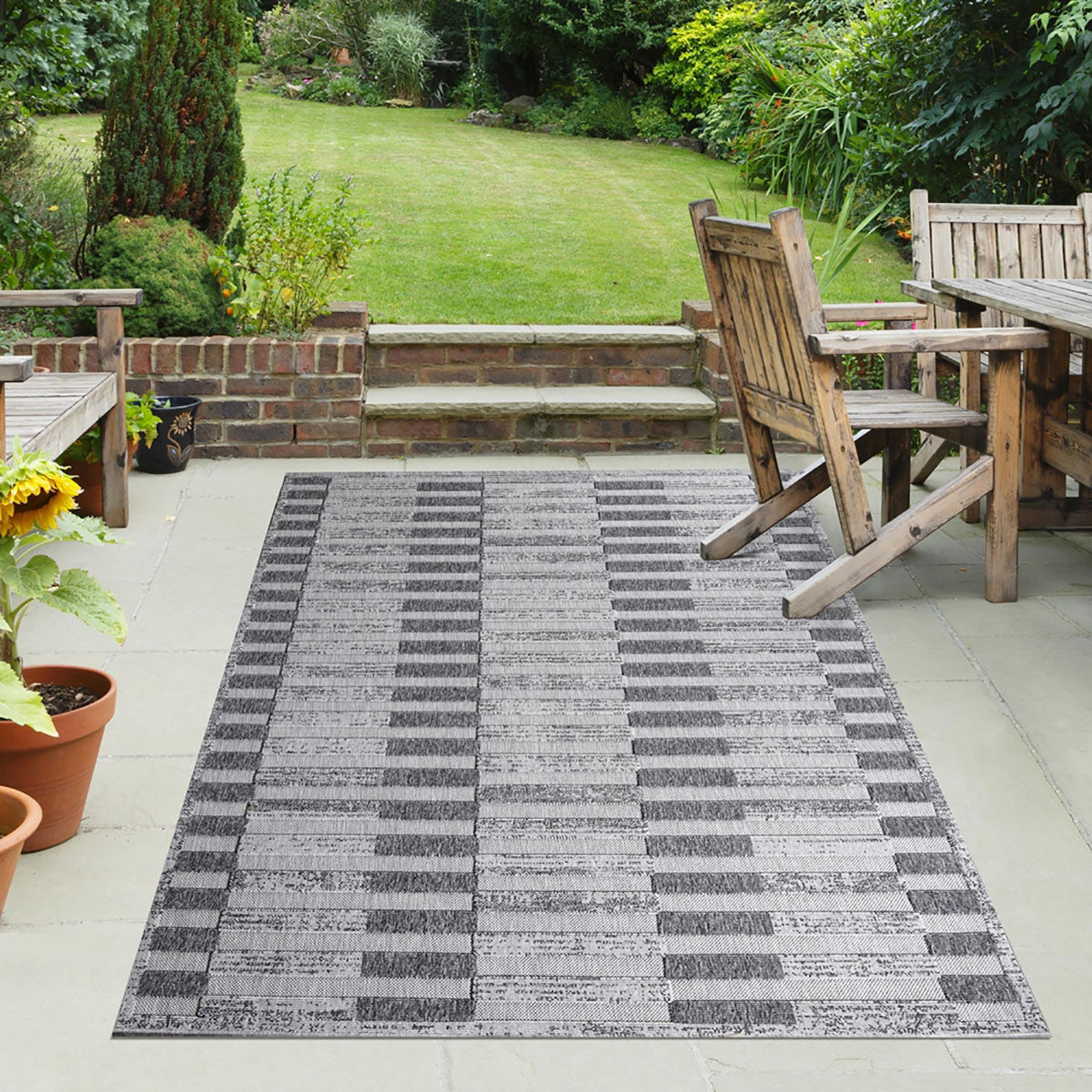 5' X 7' Grey Striped Stain Resistant Non Skid Indoor Outdoor Area Rug