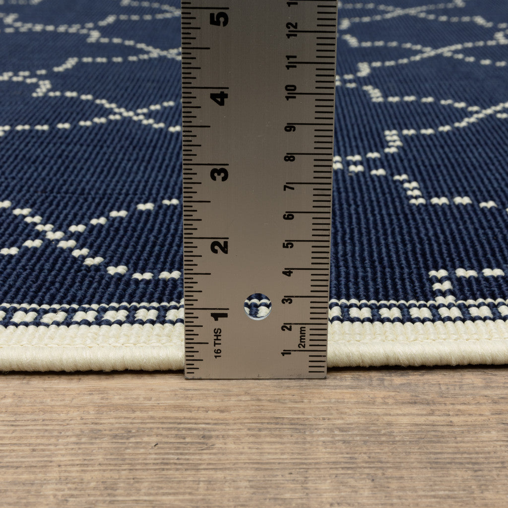 8' x 8' Blue and Ivory Round Geometric Stain Resistant Indoor Outdoor Area Rug