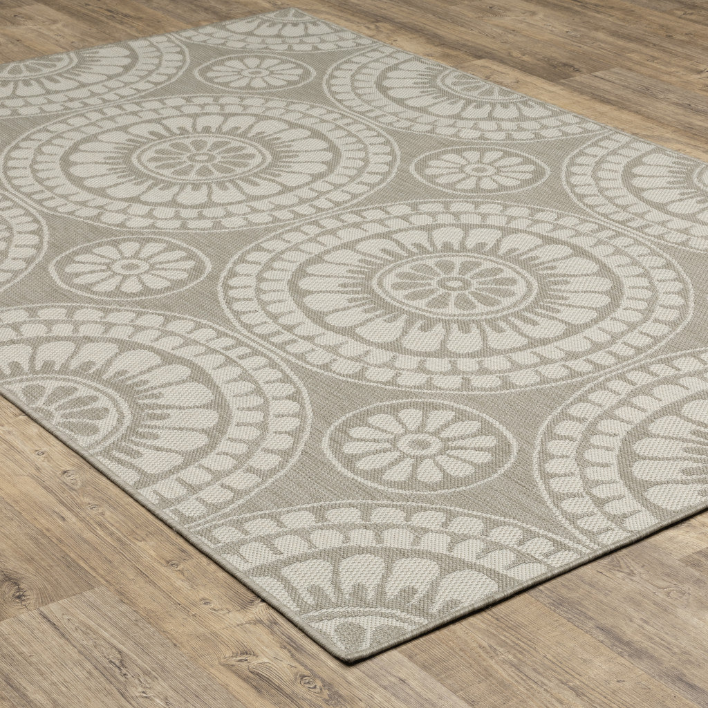 7' x 9' Gray and Ivory Geometric Stain Resistant Indoor Outdoor Area Rug