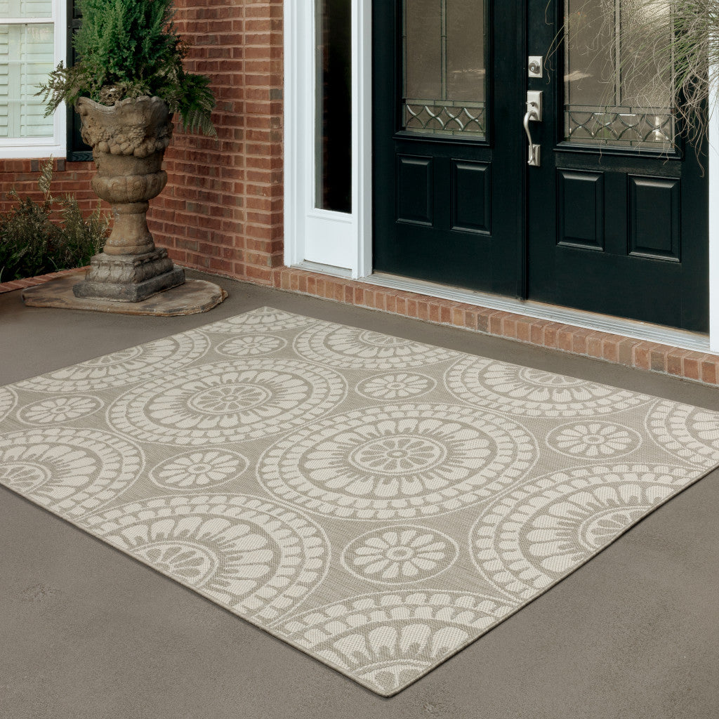 8' x 10' Gray and Ivory Geometric Stain Resistant Indoor Outdoor Area Rug