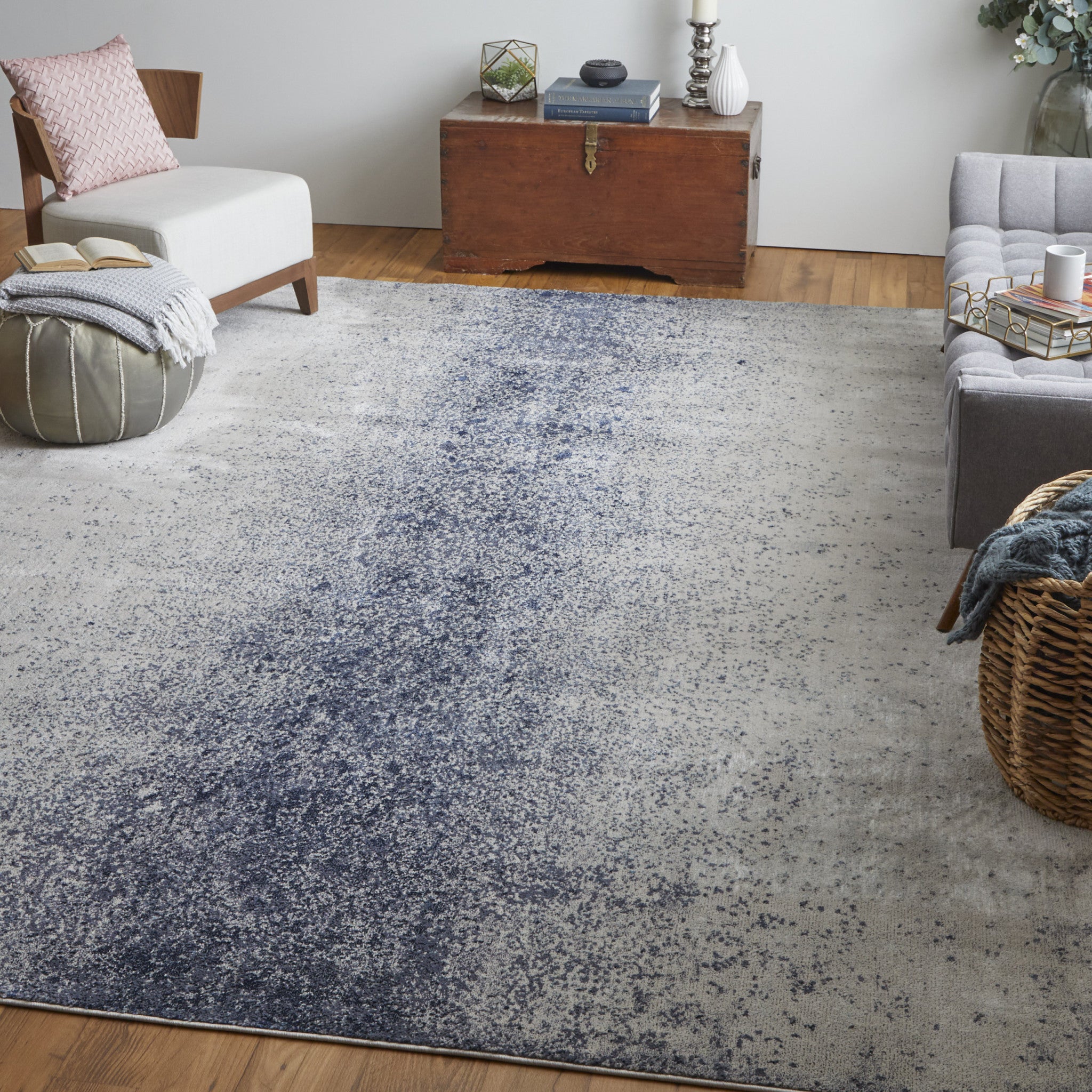 4' X 6' Ivory And Blue Abstract Power Loom Area Rug