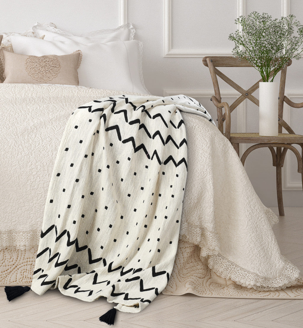 Black and White Woven Cotton Chevron Throw Blanket