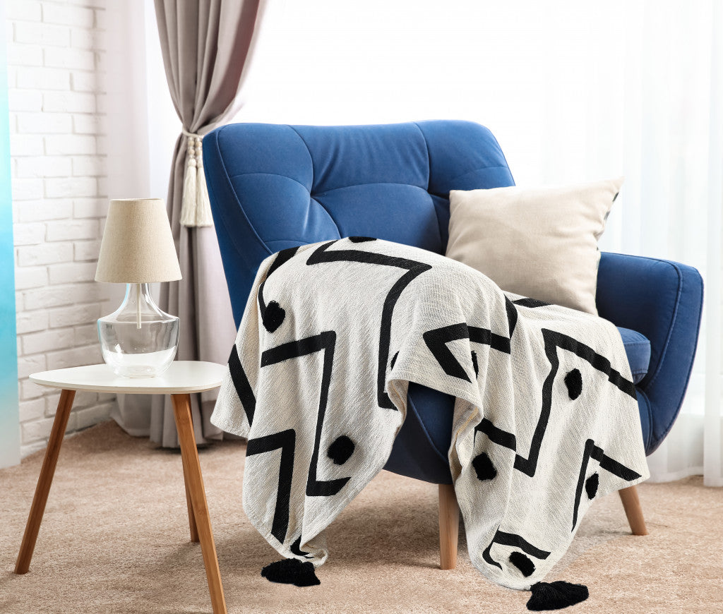 Black and White Woven Cotton Chevron Throw Blanket