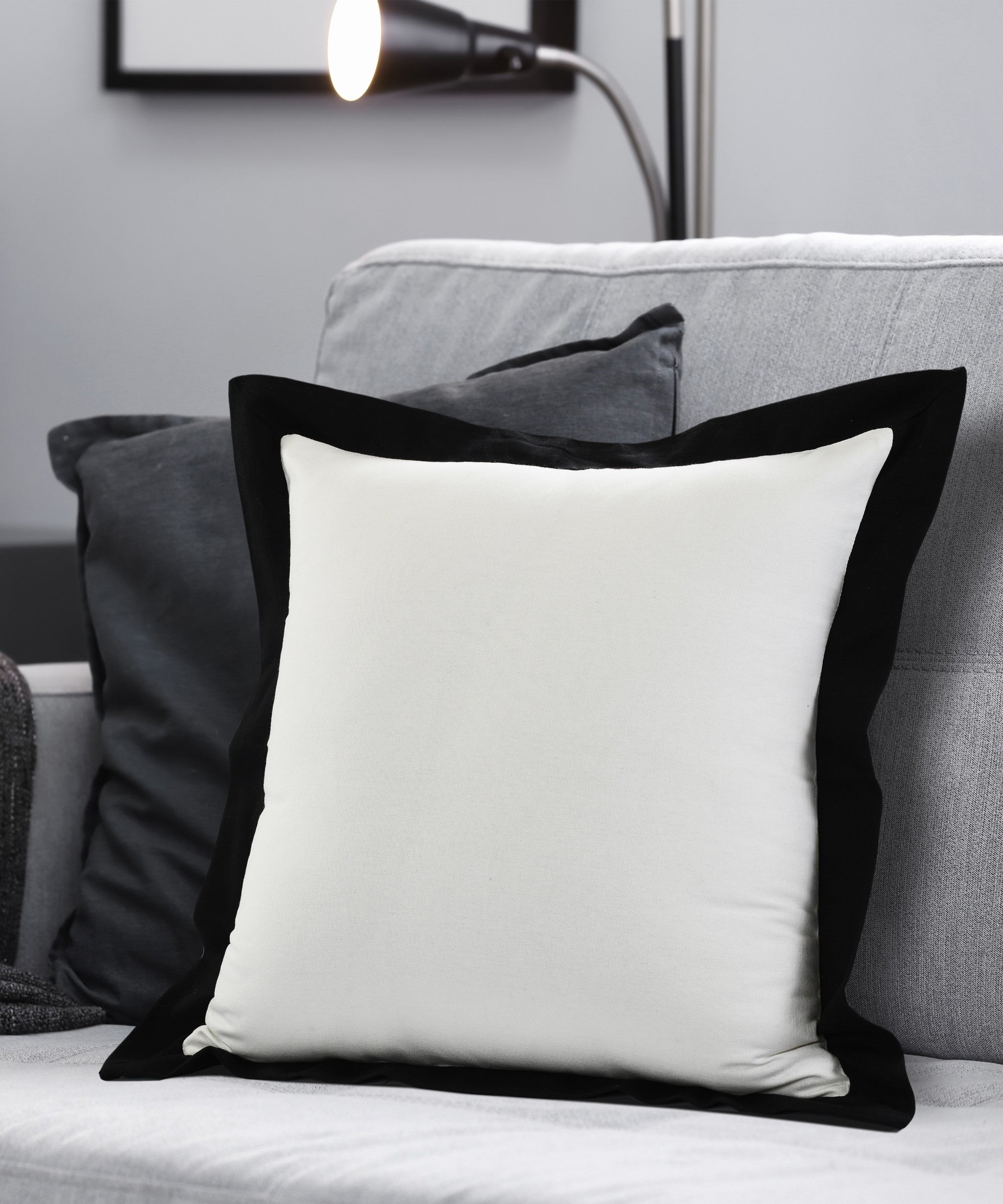 20" X 20" White And Black 100% Cotton Geometric Zippered Pillow