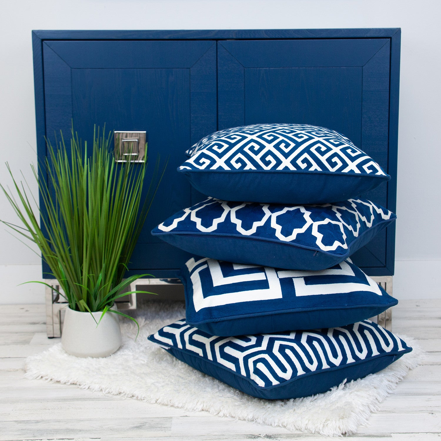 18" X 18" Blue 100% Cotton Geometric Zippered Pillow