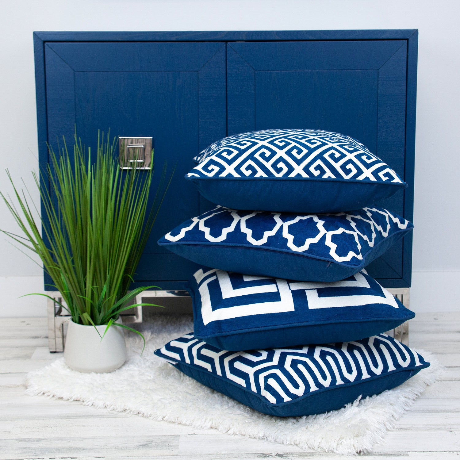 18" X 18" Blue 100% Cotton Geometric Zippered Pillow