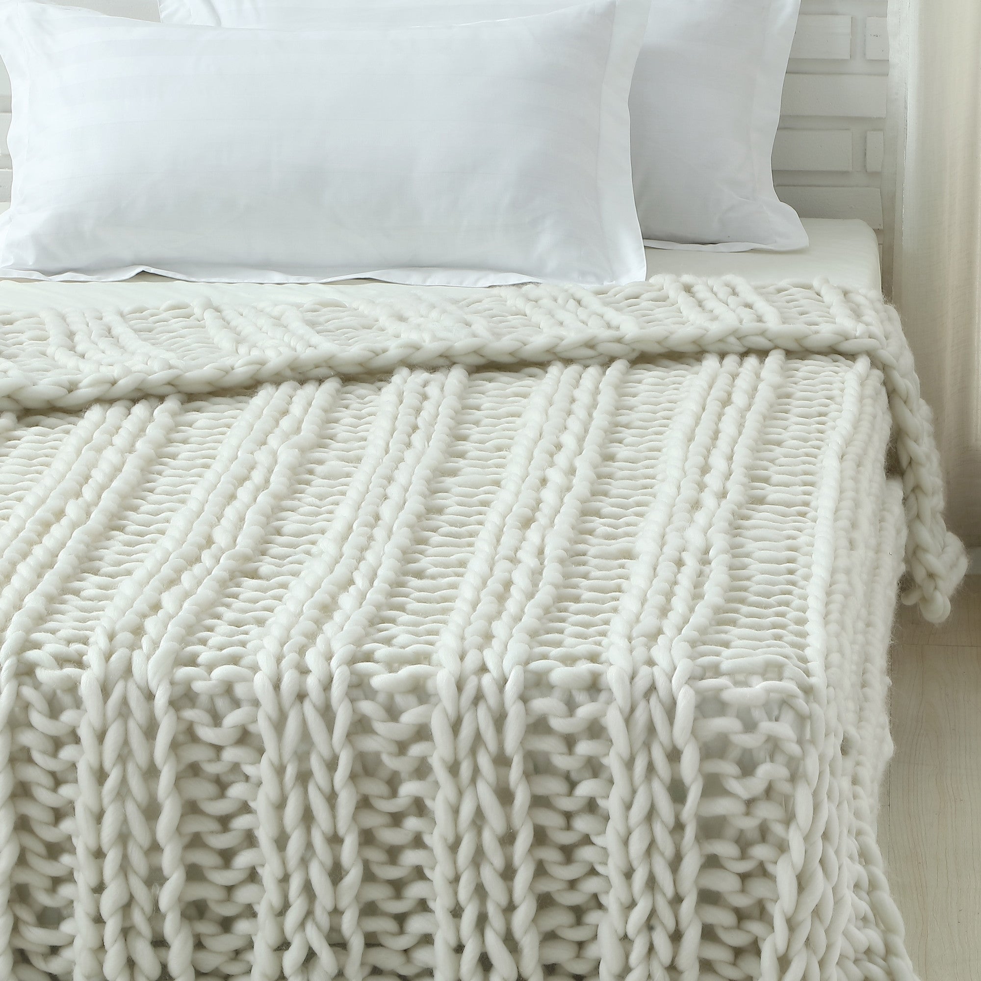 Cream Knitted Polyester Solid Color Throw Blanket