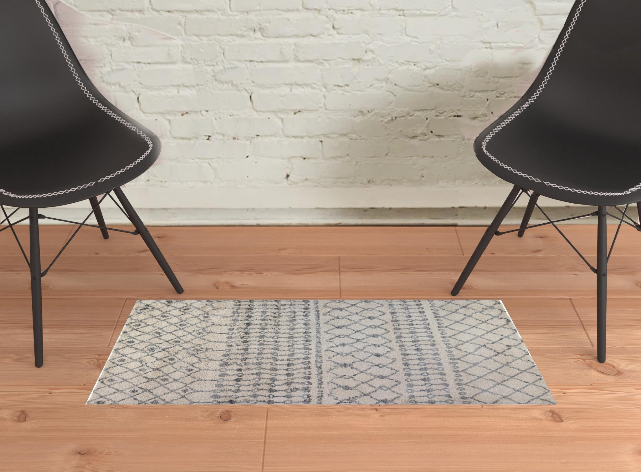 2' x 3' Gray and Ivory Geometric Shag Area Rug